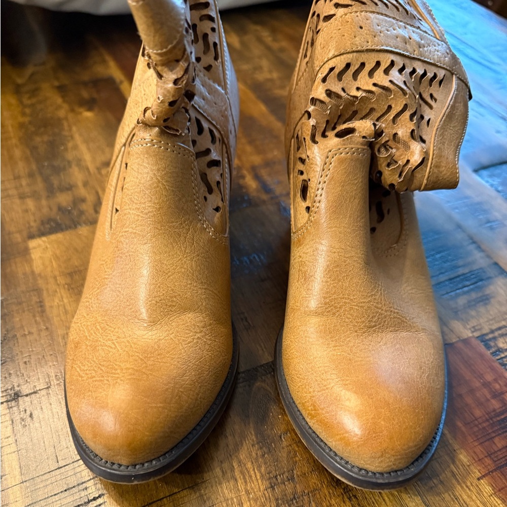 Style & Co Dylan bootie womens sz 6 Tan - Picture 2 of 7